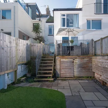 Sea Boots, Sleeps 6 *